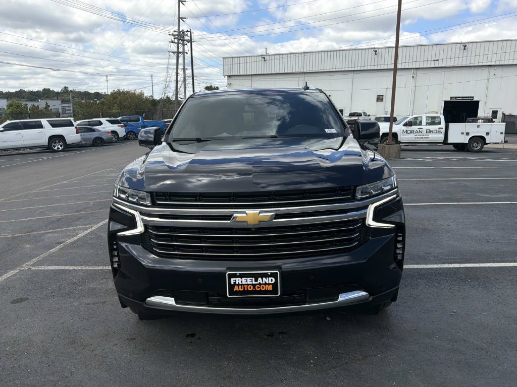 Used 2024 Chevrolet Suburban LT w/ Luxury Package AWD/4WD image 8