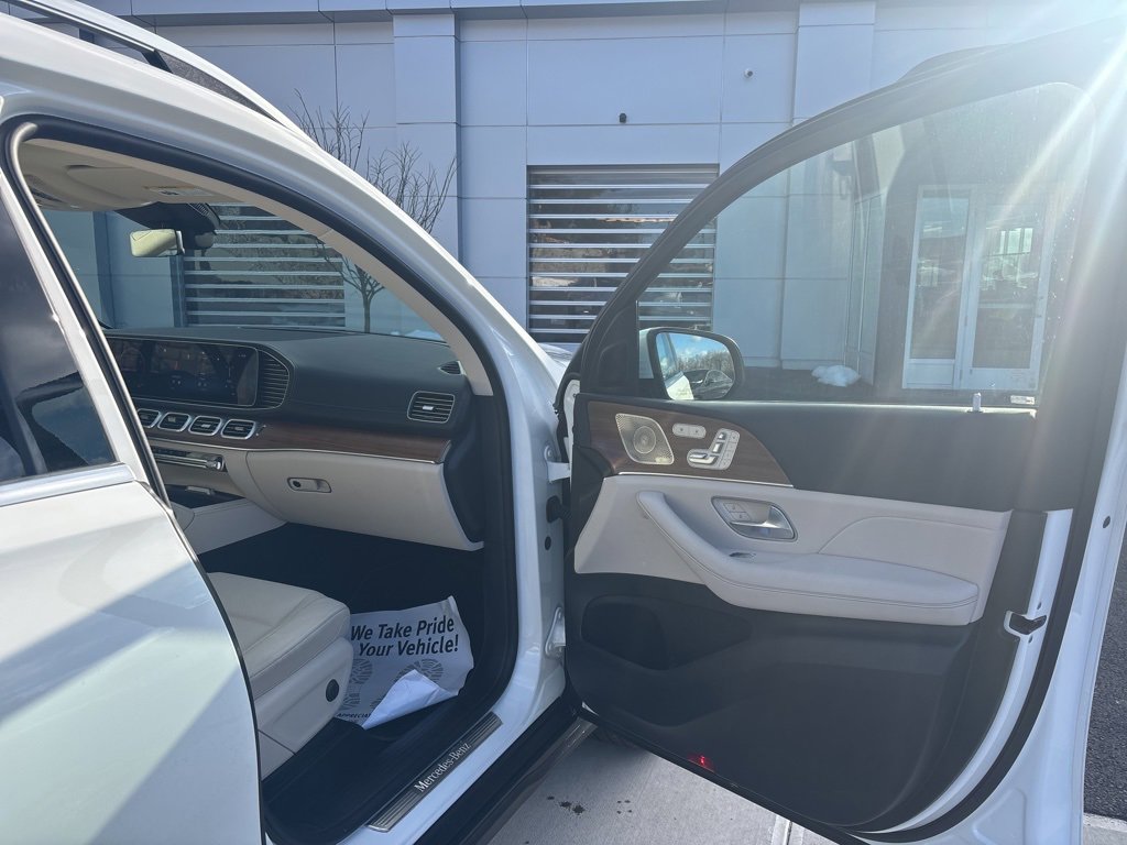 Used 2025 Mercedes-Benz GLS 450 4MATIC image 17