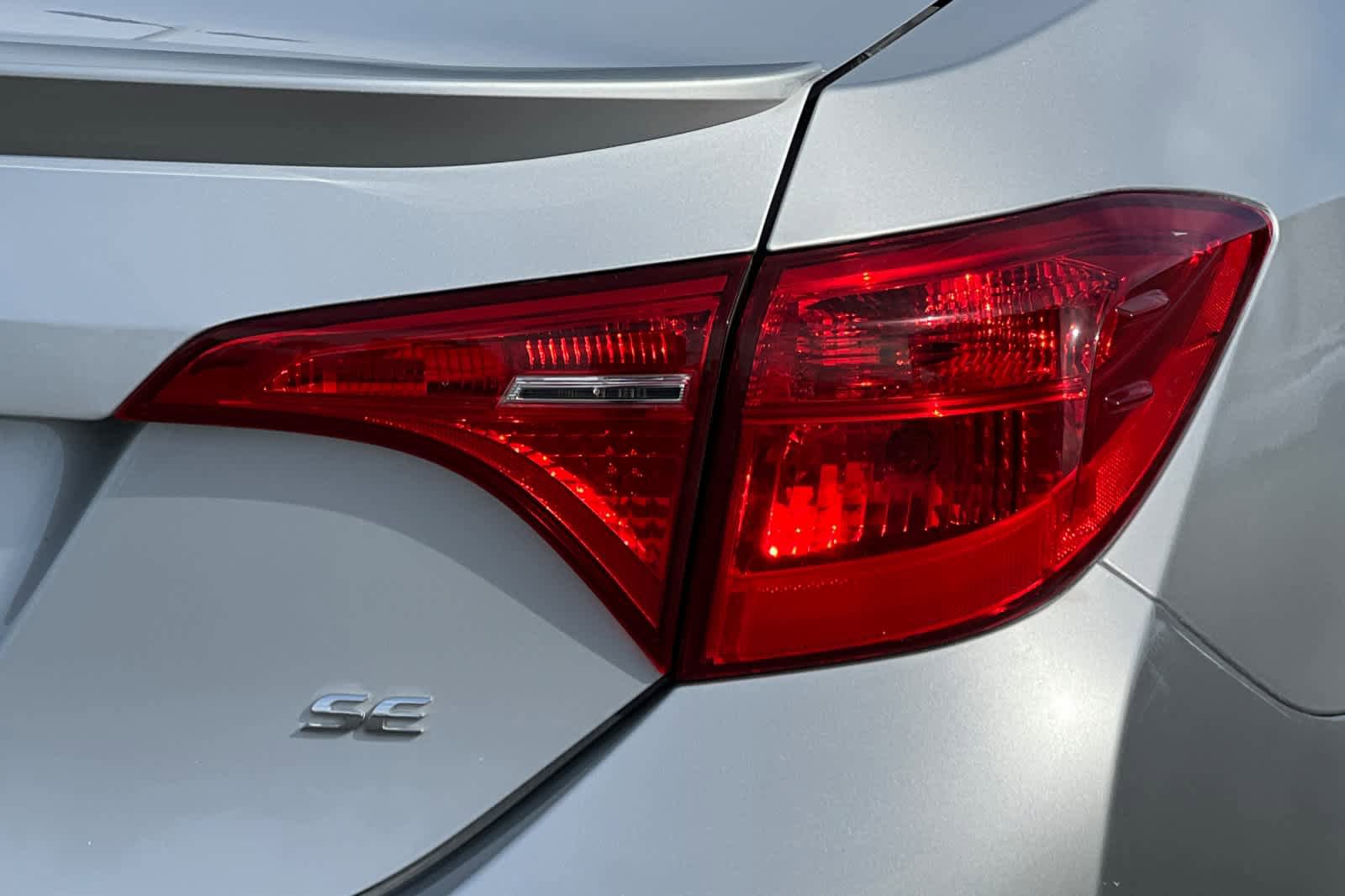 Used 2018 Toyota Corolla SE FWD image 29
