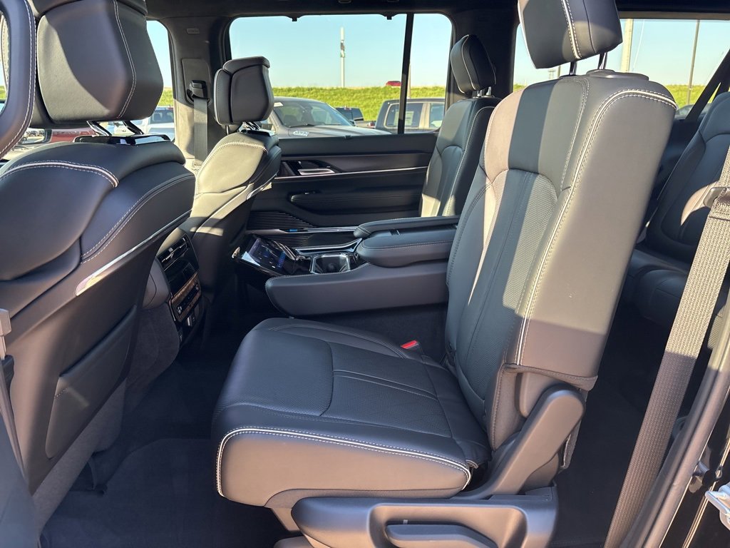 New 2025 Jeep Grand Wagoneer L Series II Obsidian w/ Quick Order Packagew 28T image 21