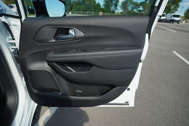 New 2026 Chrysler Voyager LX image 19