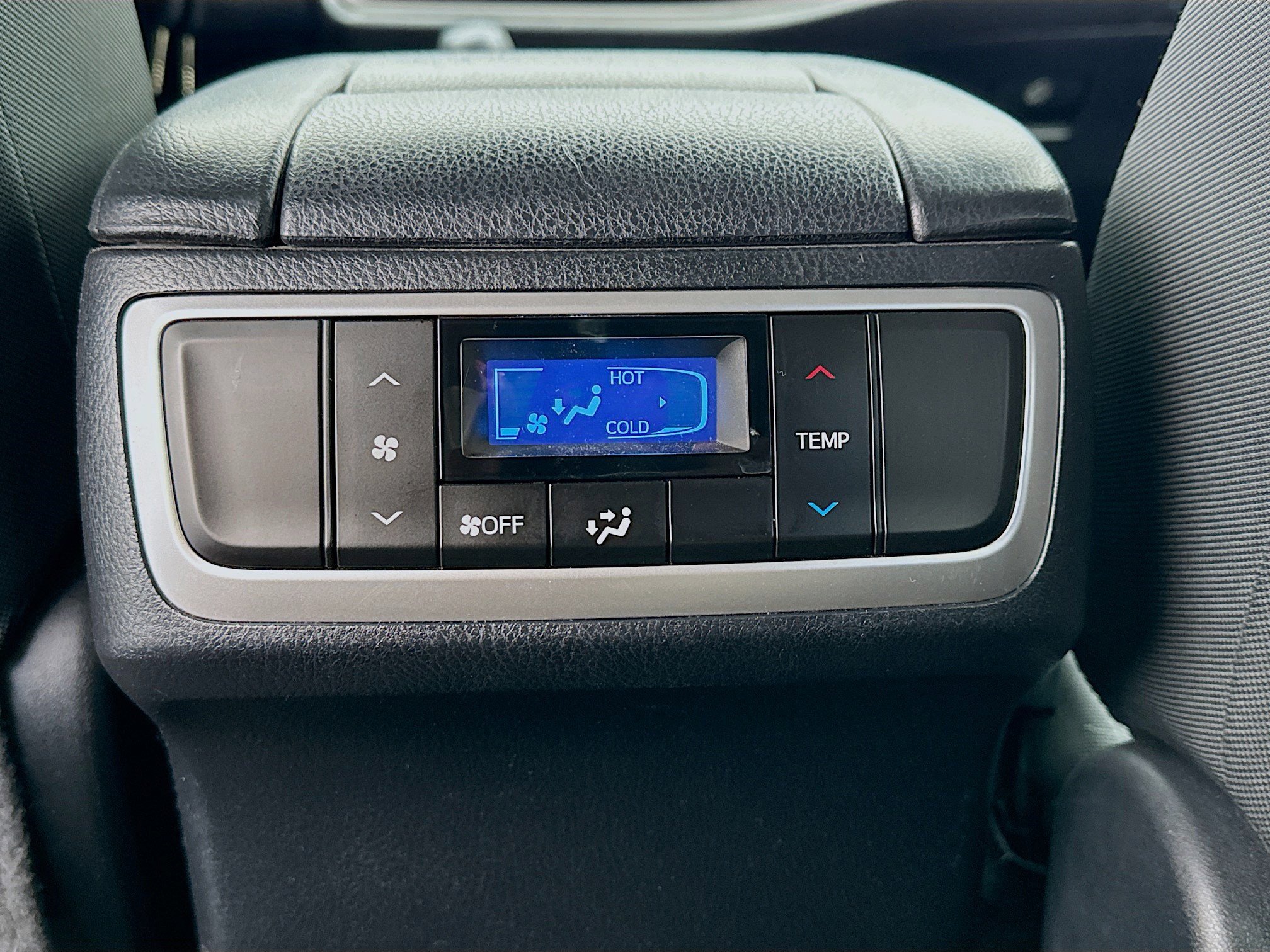 Used 2018 Toyota Highlander LE image 16