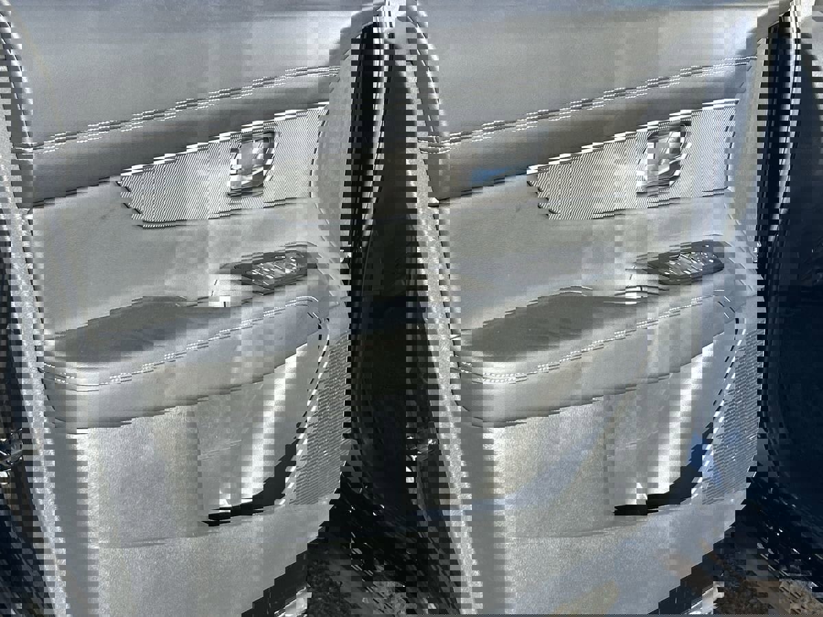 Used 2025 Nissan Murano SV image 19