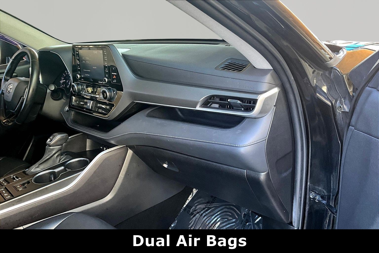 Used 2021 Toyota Highlander XLE image 27