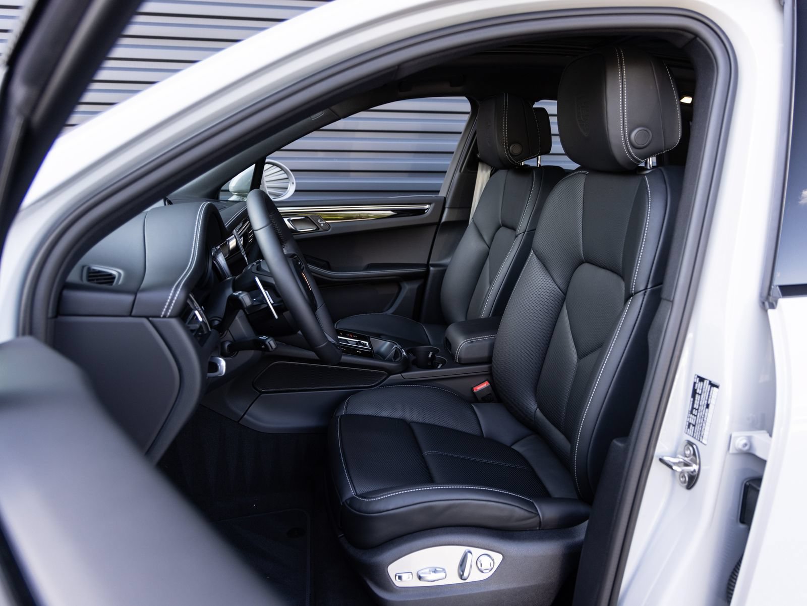 New 2026 Porsche Macan S AWD/4WD image 5