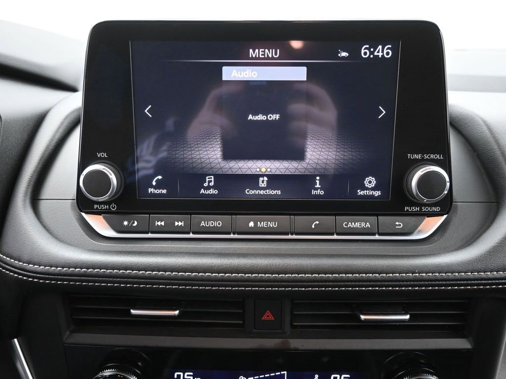 Used 2025 Nissan Rogue SV image 4