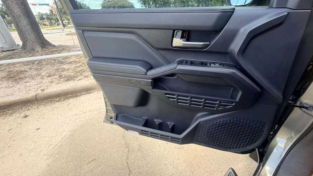 Used 2025 Toyota Tacoma Limited AWD/4WD image 26
