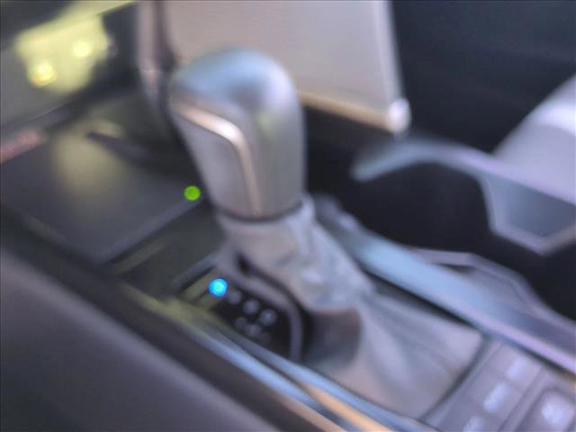 Used 2025 Toyota Camry SE w/ Convenience Package image 12