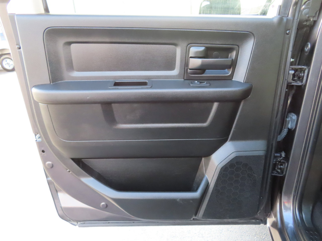 Used 2018 RAM 2500 Tradesman w/ Chrome Appearance Group image 39