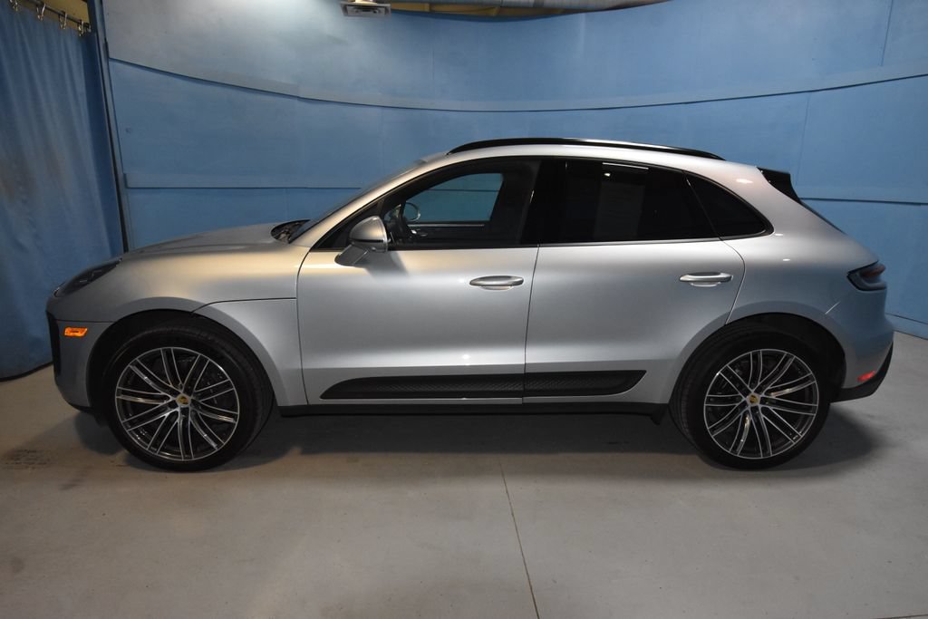 Certified 2026 Porsche Macan AWD/4WD image 2
