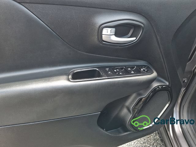 Used 2019 Jeep Renegade Altitude w/ UConnect 8.4 Nav Group AWD/4WD image 12