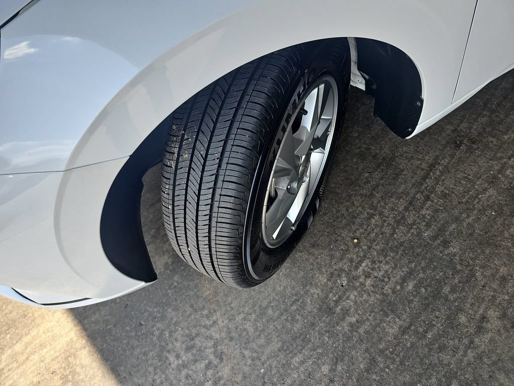 Certified 2023 Hyundai Elantra SE FWD image 30