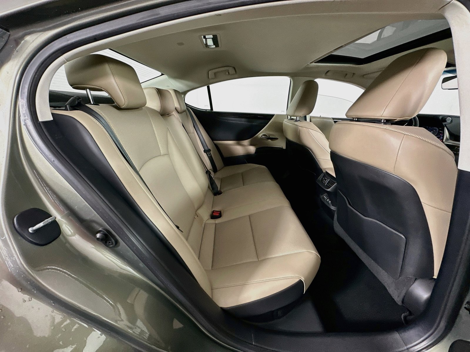 Used 2020 Lexus ES 300h w/ Premium Package FWD image 28