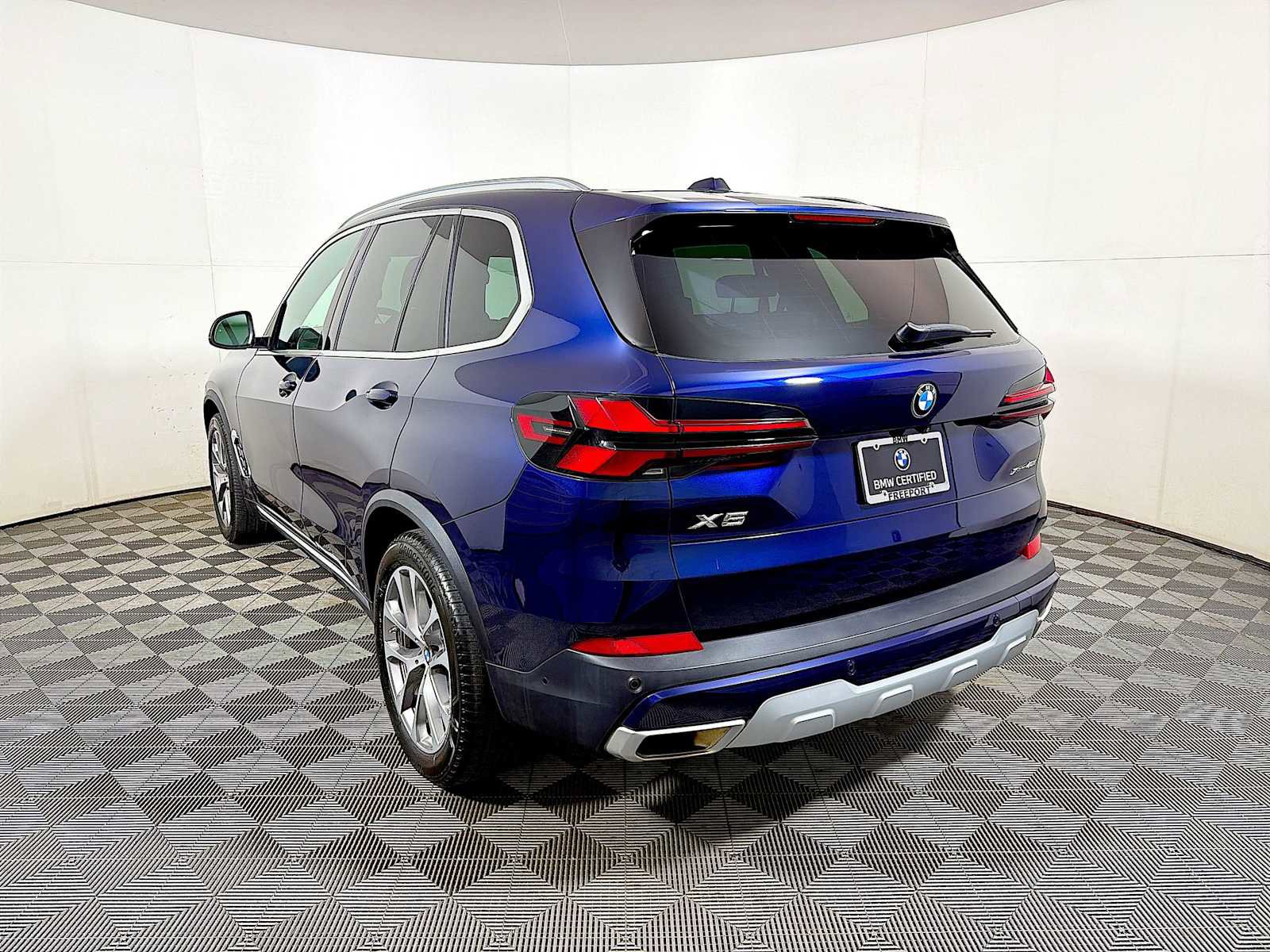 Certified 2024 BMW X5 xDrive40i w/ Premium Package image 5