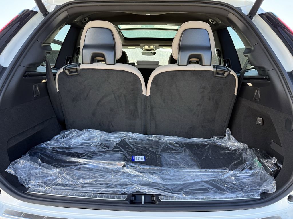 New 2026 Volvo XC90 B6 Plus w/ Protection Package Premier image 14