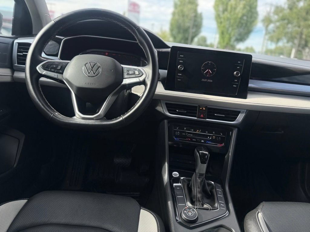 Used 2025 Volkswagen Taos SEL AWD/4WD image 21