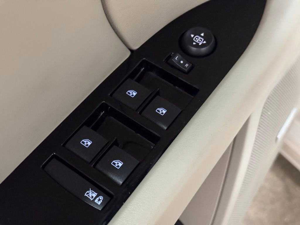 Used 2013 Cadillac XTS Luxury w/ Driver Awareness Package image 27