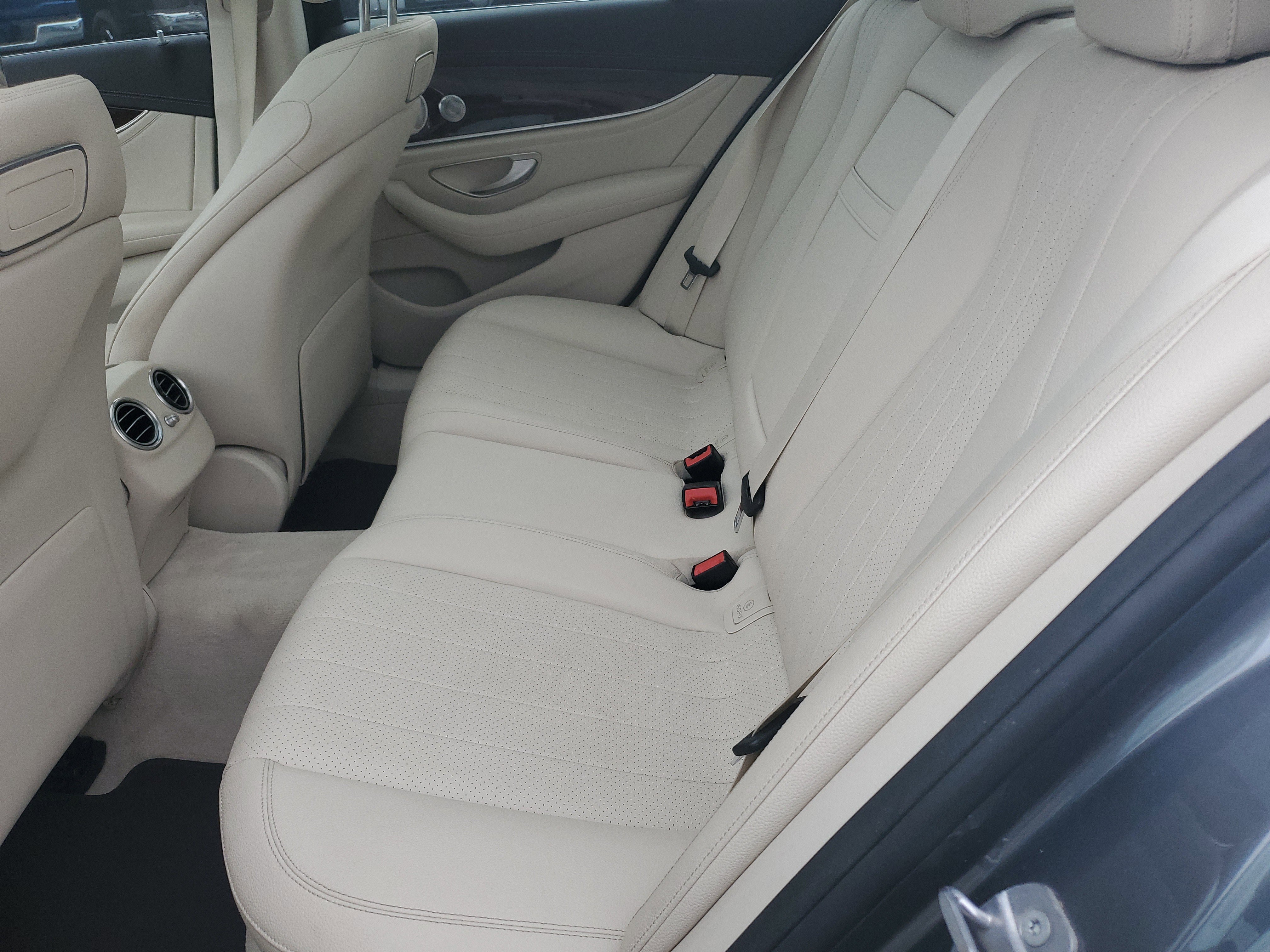 Used 2018 Mercedes-Benz E 300 4MATIC image 12