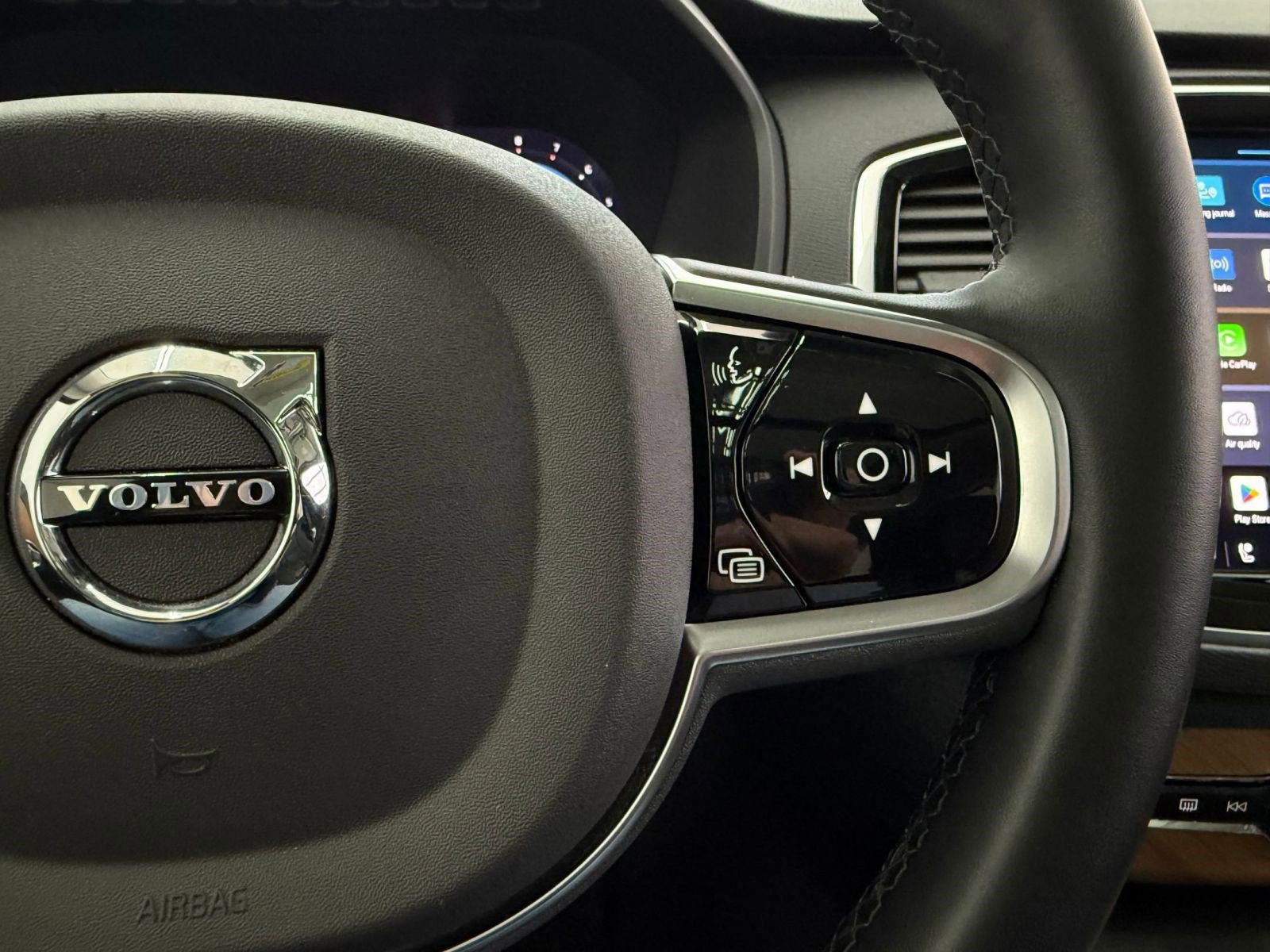 Used 2025 Volvo XC90 B6 Plus image 27