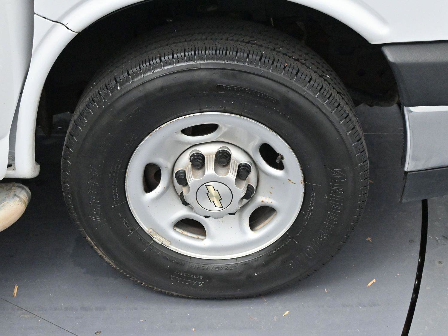 Used 2022 Chevrolet Express 2500 w/ Driver Convenience Package image 23