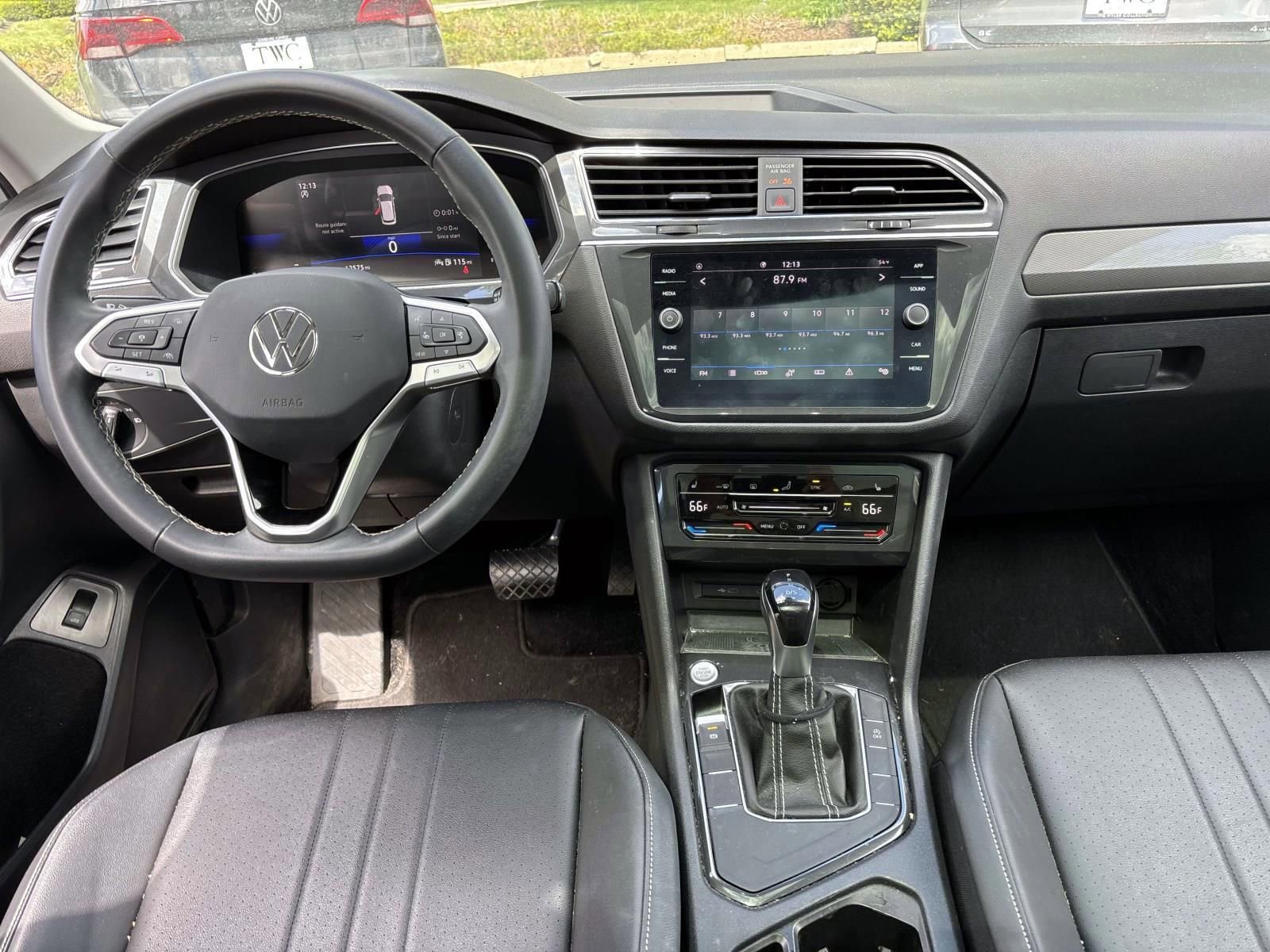 Used 2023 Volkswagen Tiguan SE w/ Panoramic Sunroof Package FWD image 28