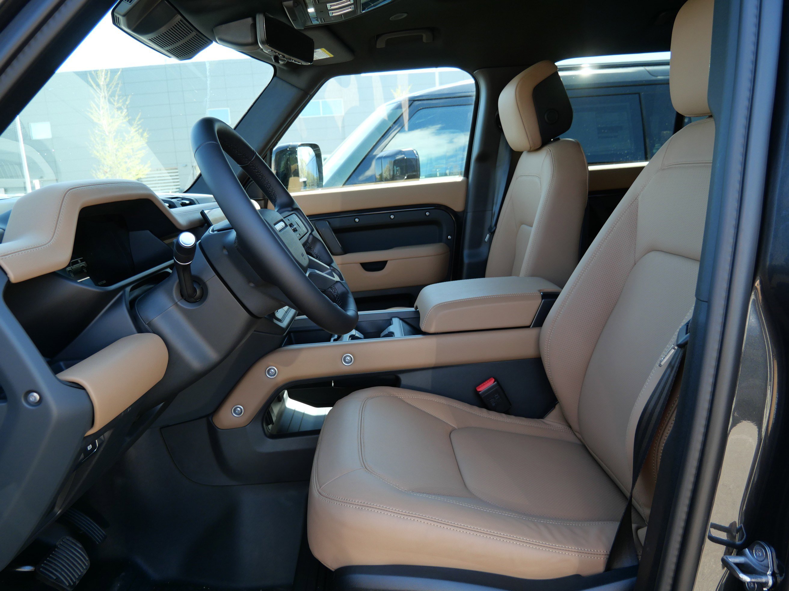 New 2026 Land Rover Defender 130 X-Dynamic SE AWD/4WD image 3