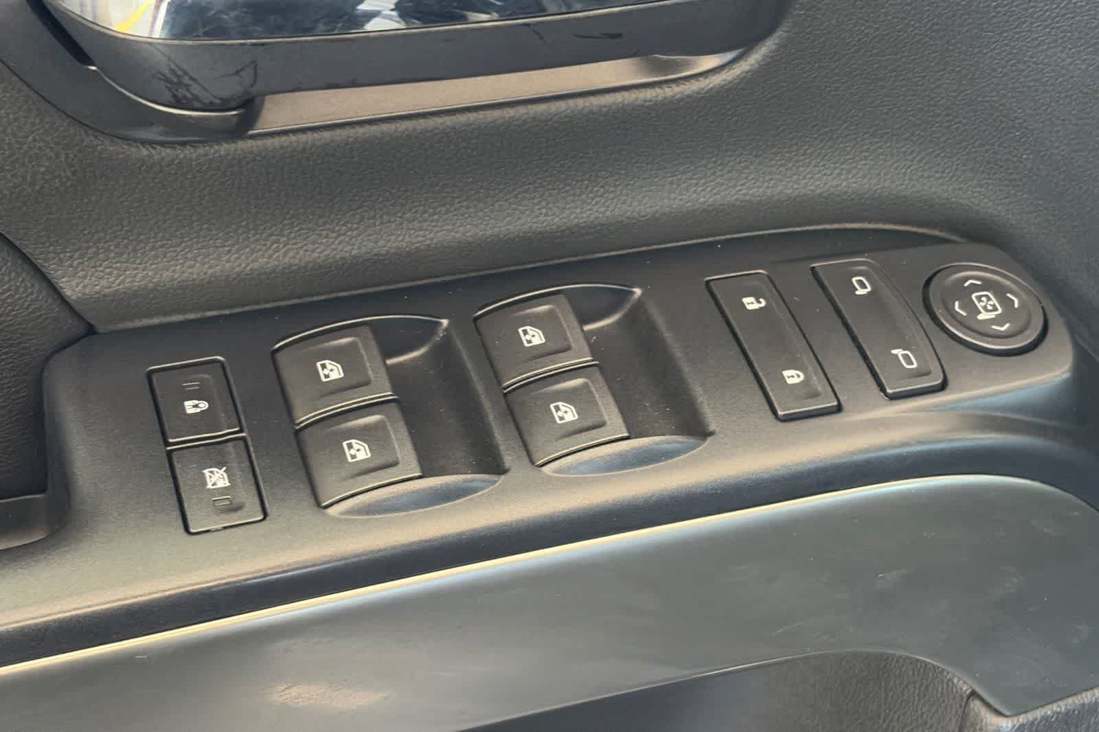Used 2018 Chevrolet Silverado 1500 LT w/ All Star Edition RWD image 13