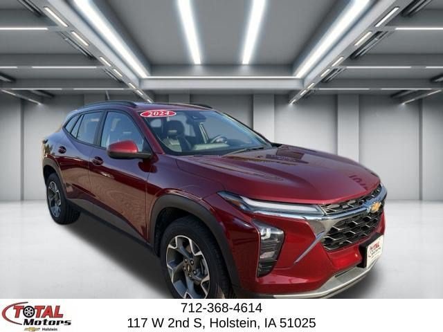 Used 2024 Chevrolet Trax LT FWD image 2