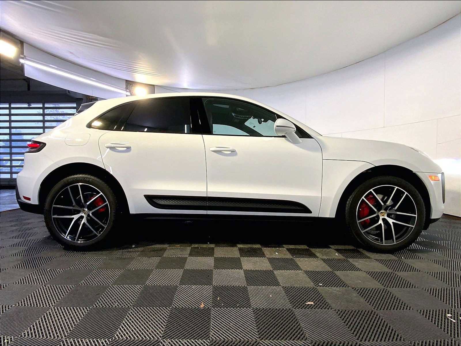 Certified 2023 Porsche Macan S w/ Premium Package Plus image 8