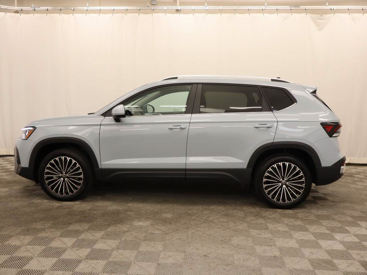 New 2026 Volkswagen Taos SE FWD image 2