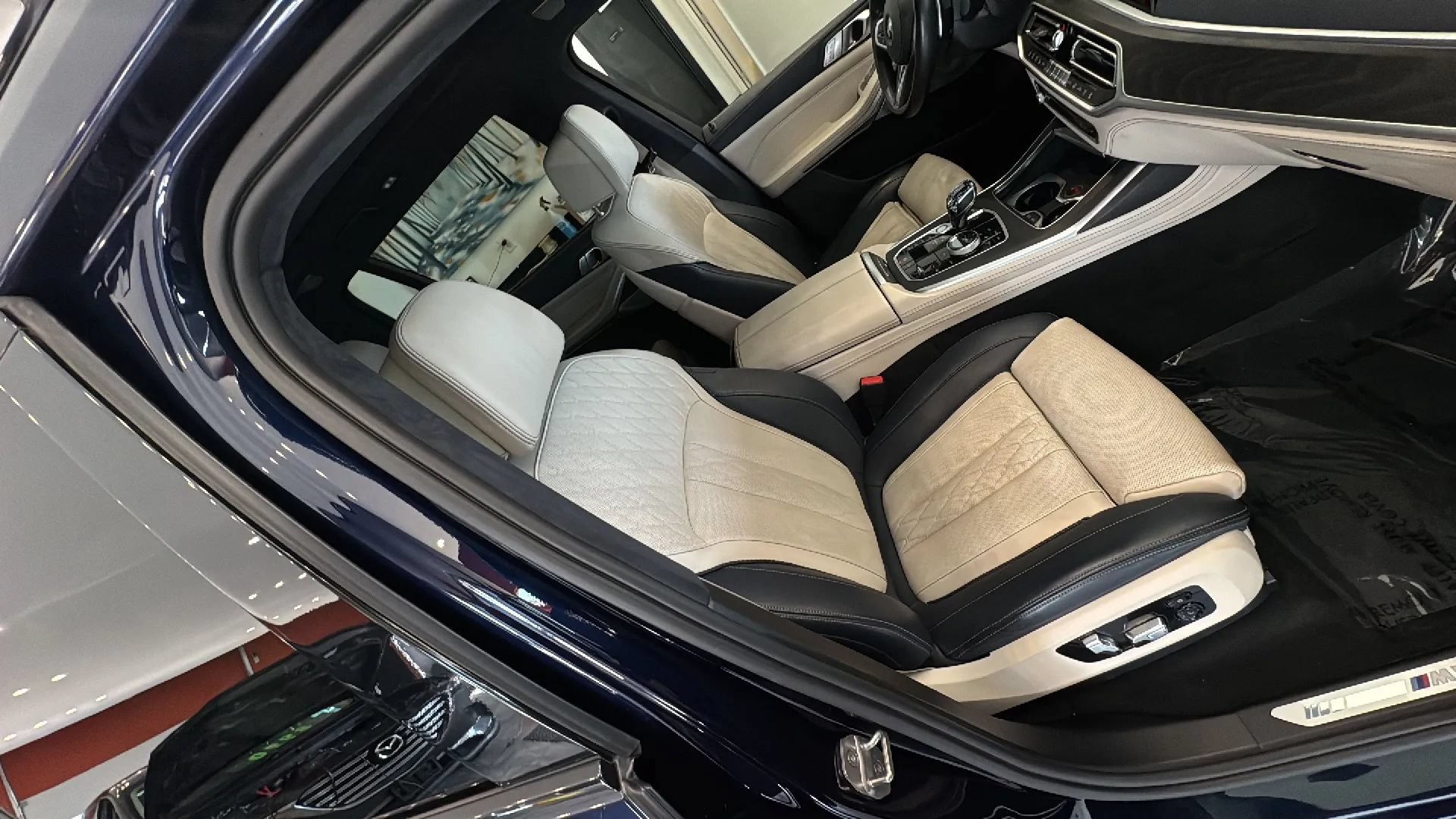 Used 2020 BMW X7 M50i w/ Dynamic Handling Package AWD/4WD image 22
