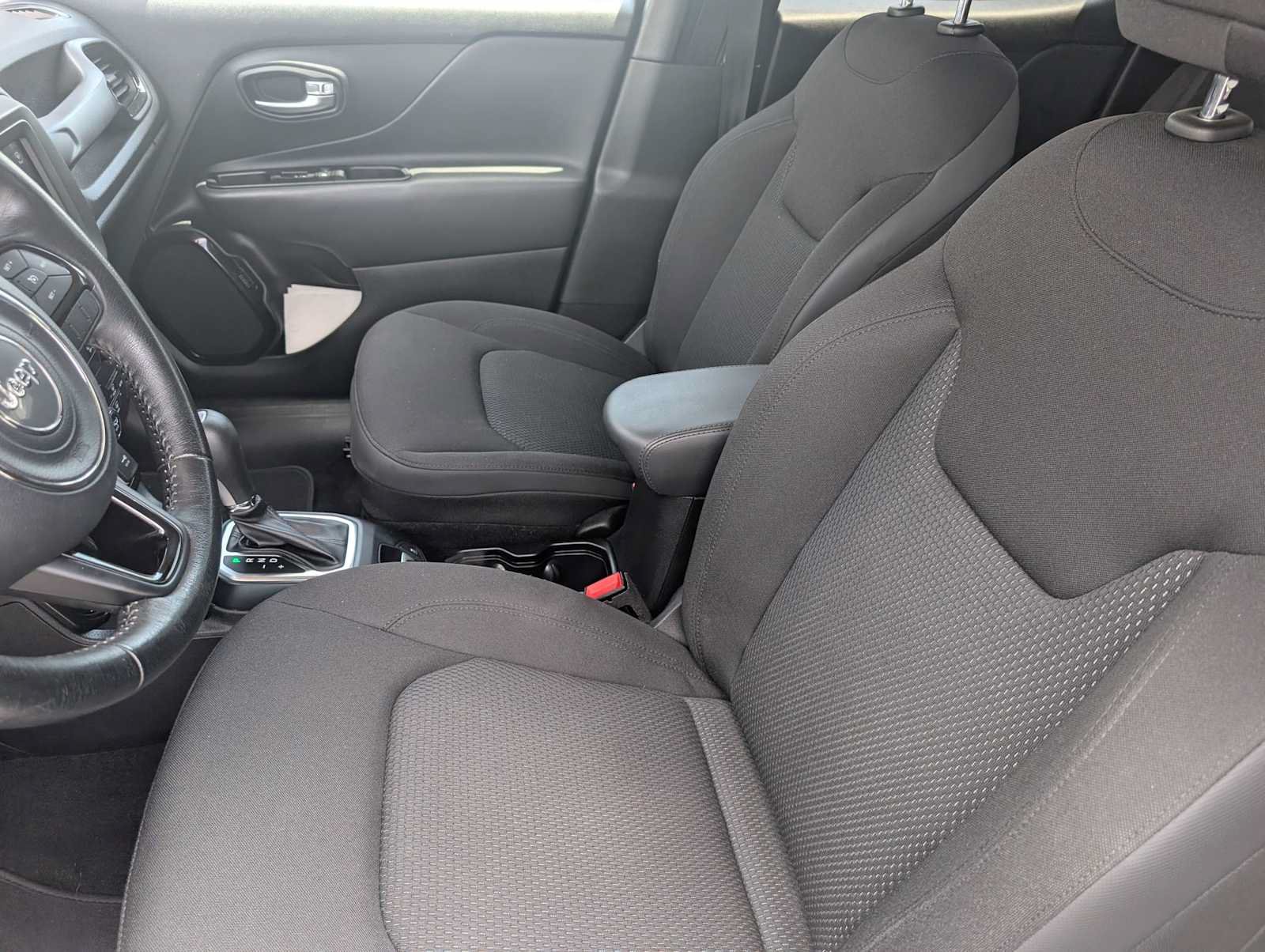 Certified 2020 Jeep Renegade Altitude FWD image 13