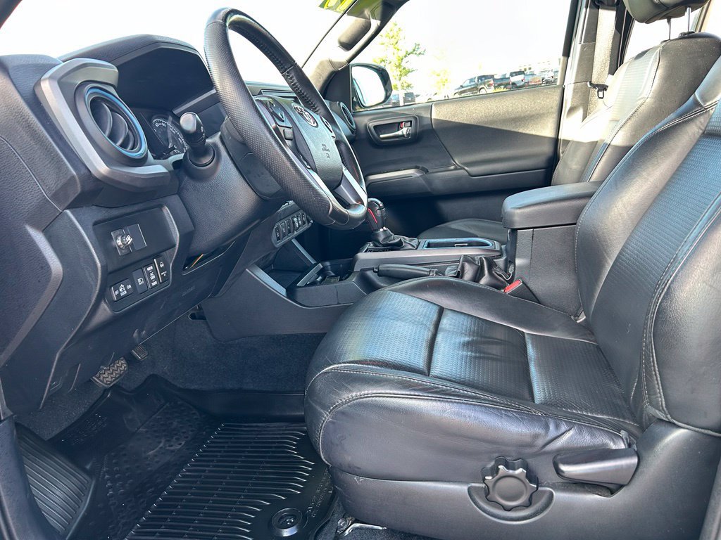 Used 2019 Toyota Tacoma TRD Sport AWD/4WD image 24