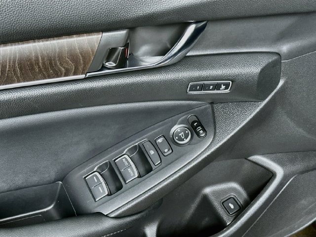 Used 2018 Honda Accord EX-L image 18