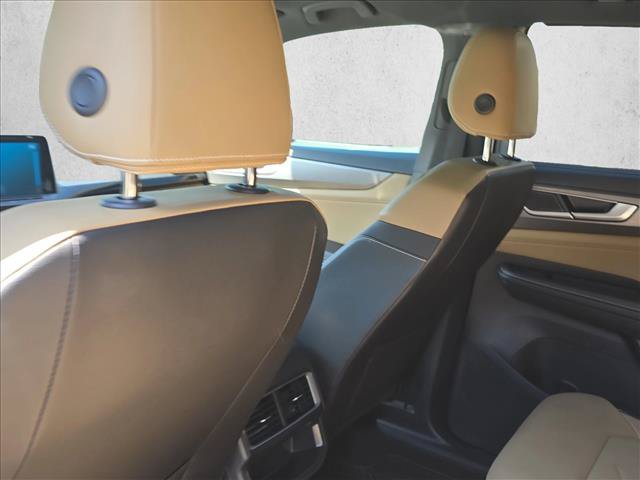Used 2024 Volkswagen Atlas Cross Sport SE w/ Panoramic Sunroof Package FWD image 18