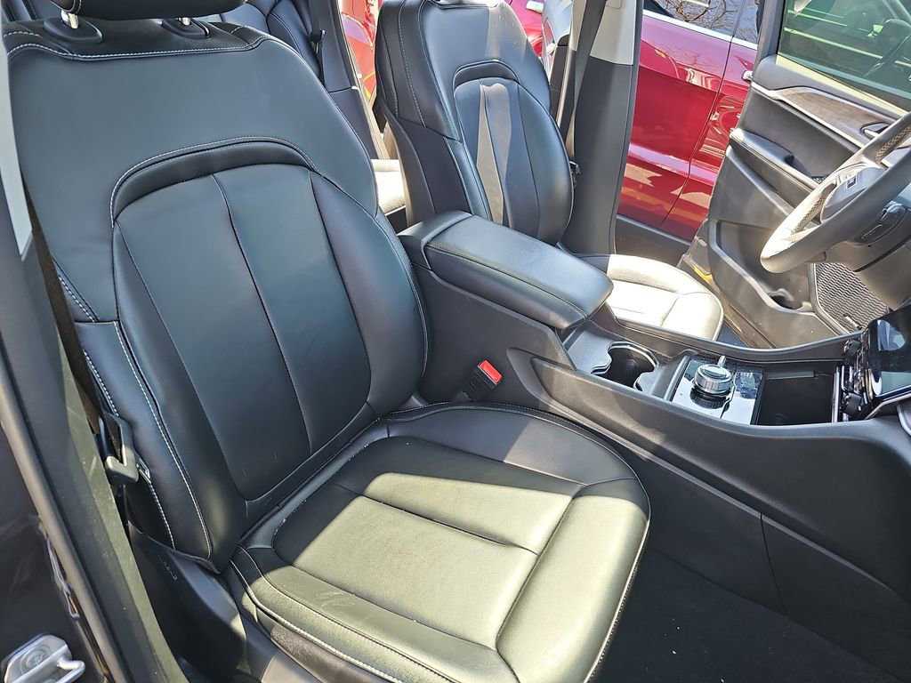 Used 2024 Jeep Grand Cherokee Limited w/ Black Appearance Package image 10