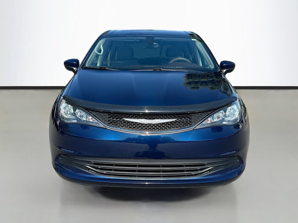 Used 2017 Chrysler Pacifica Touring FWD image 2