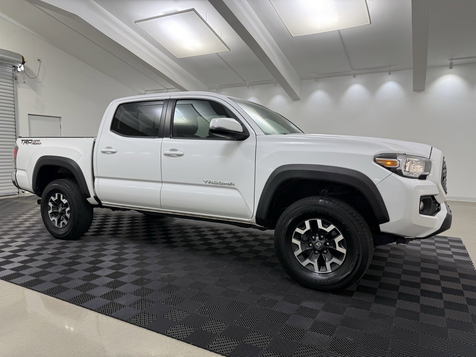 Used 2022 Toyota Tacoma TRD Off-Road image 1