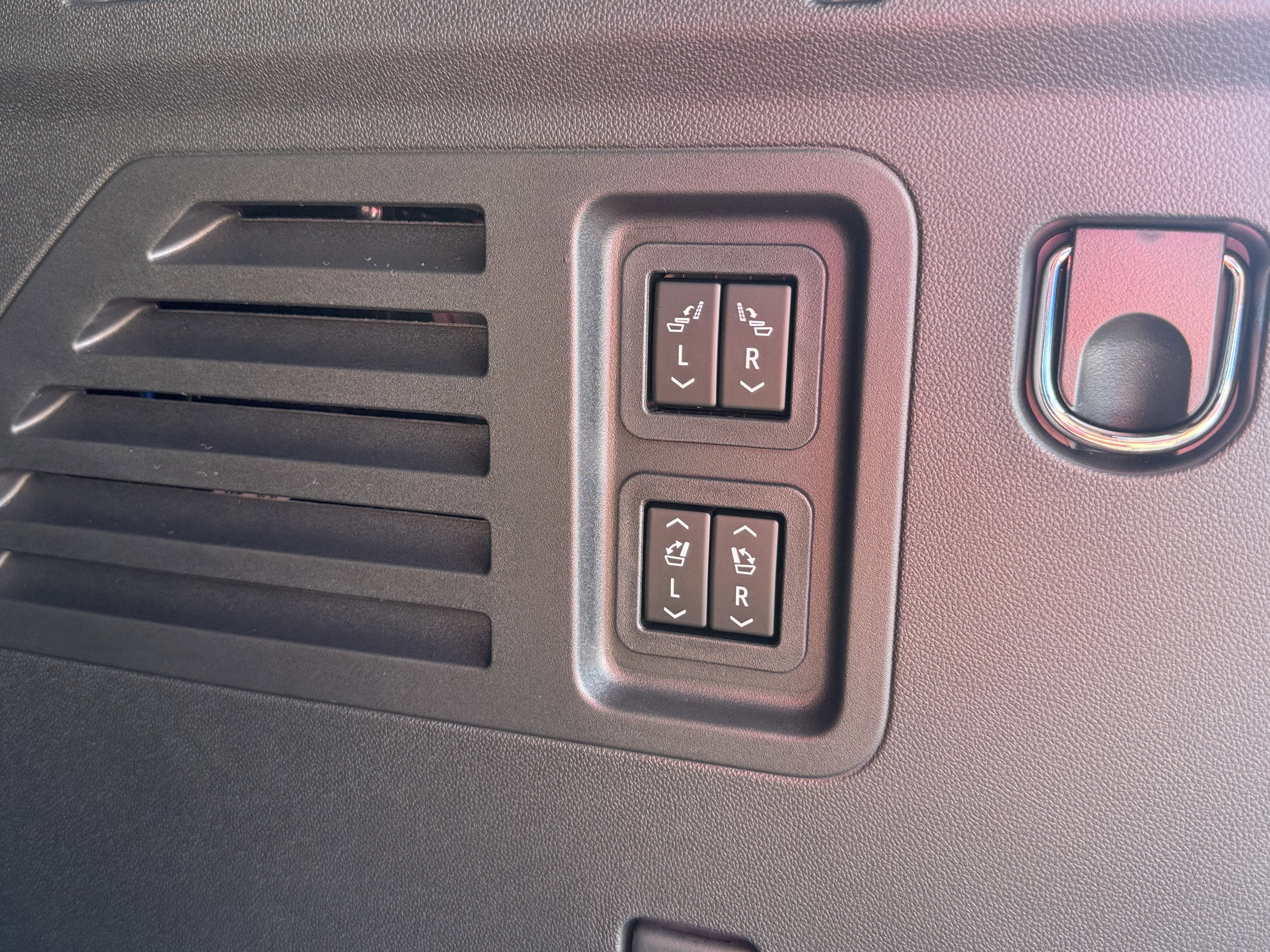 New 2026 Chevrolet Traverse RS image 6