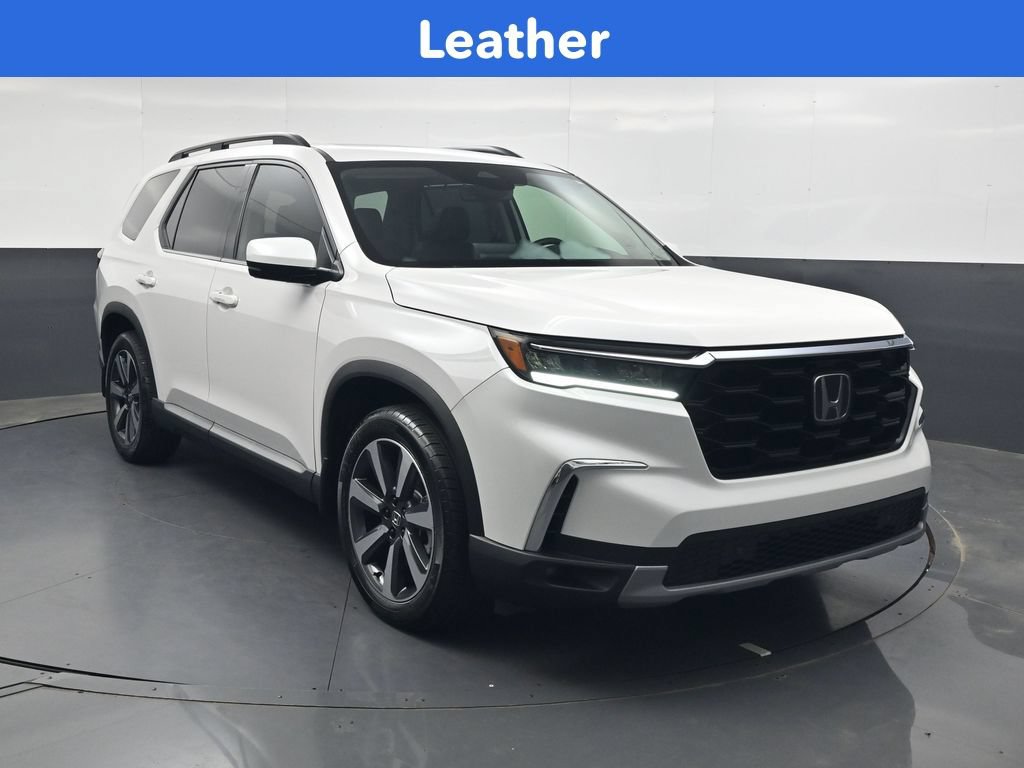 Certified 2025 Honda Pilot Touring image 2