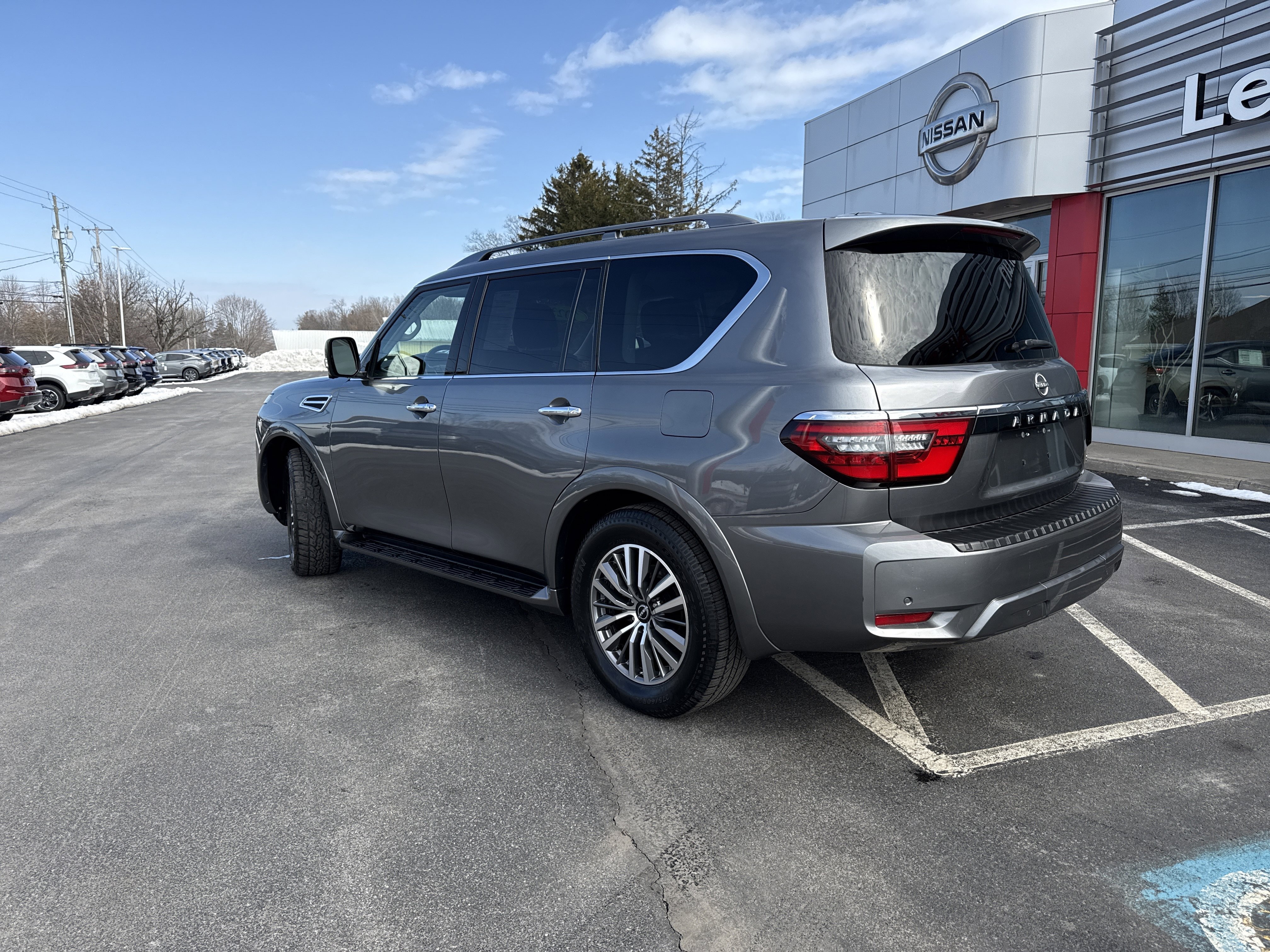 Used 2023 Nissan Armada SL image 10