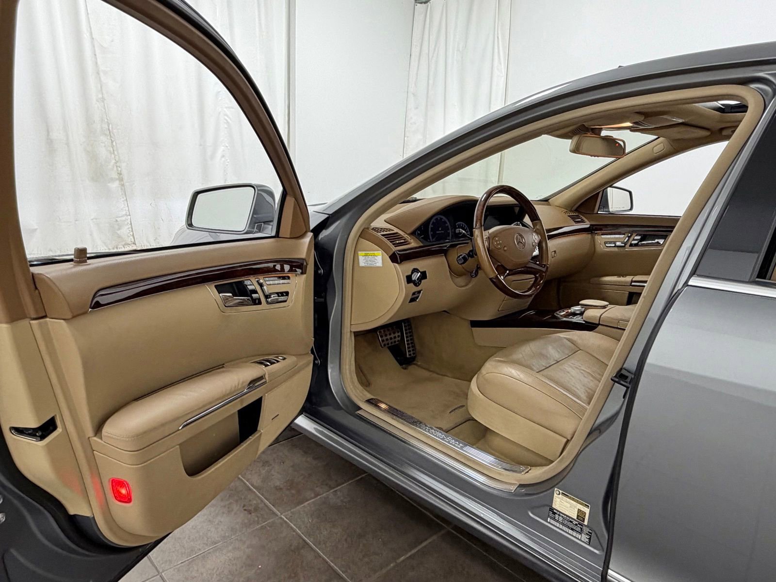 Used 2011 Mercedes-Benz S 550 4MATIC image 26