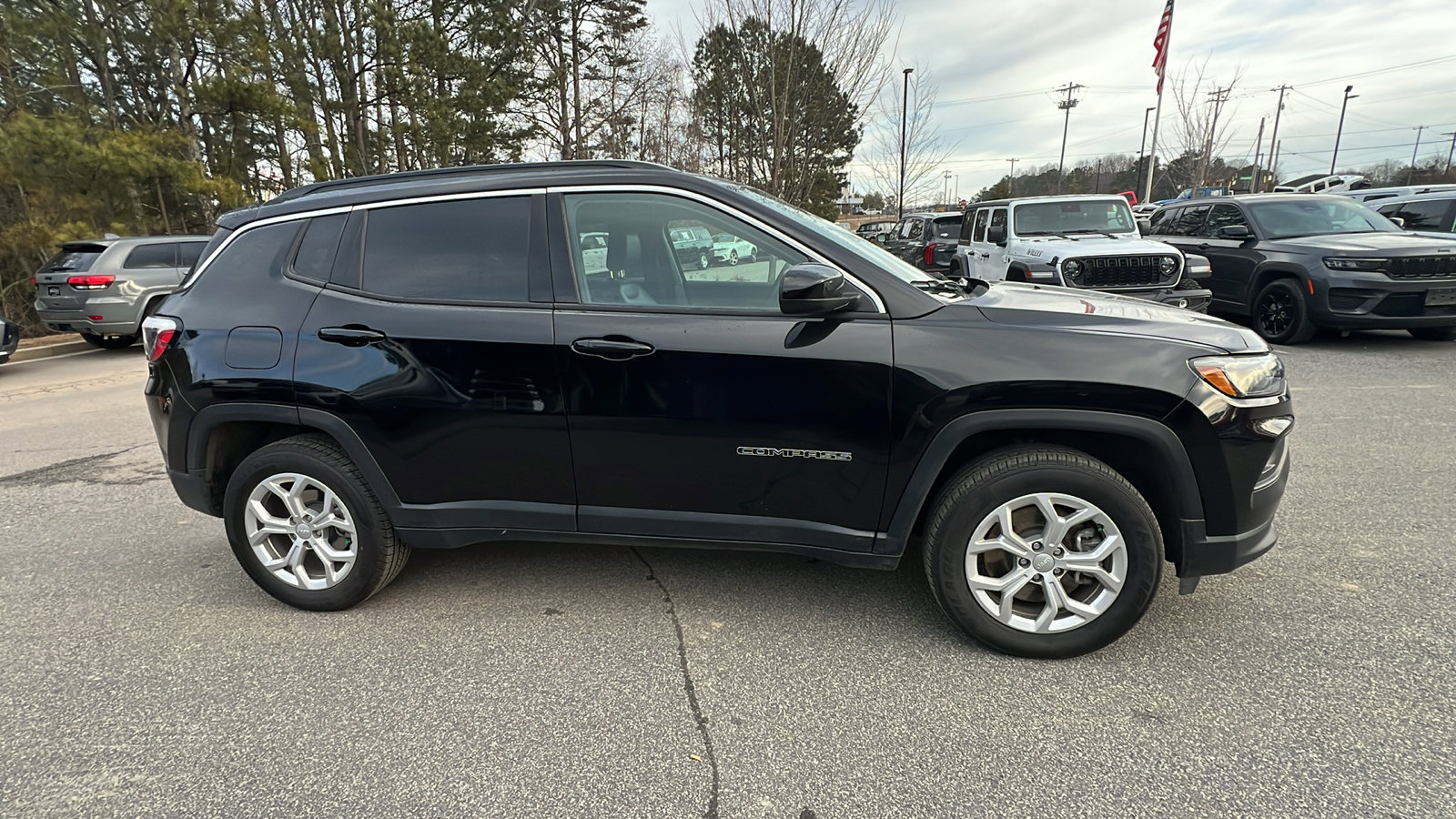 Used 2024 Jeep Compass Latitude image 7