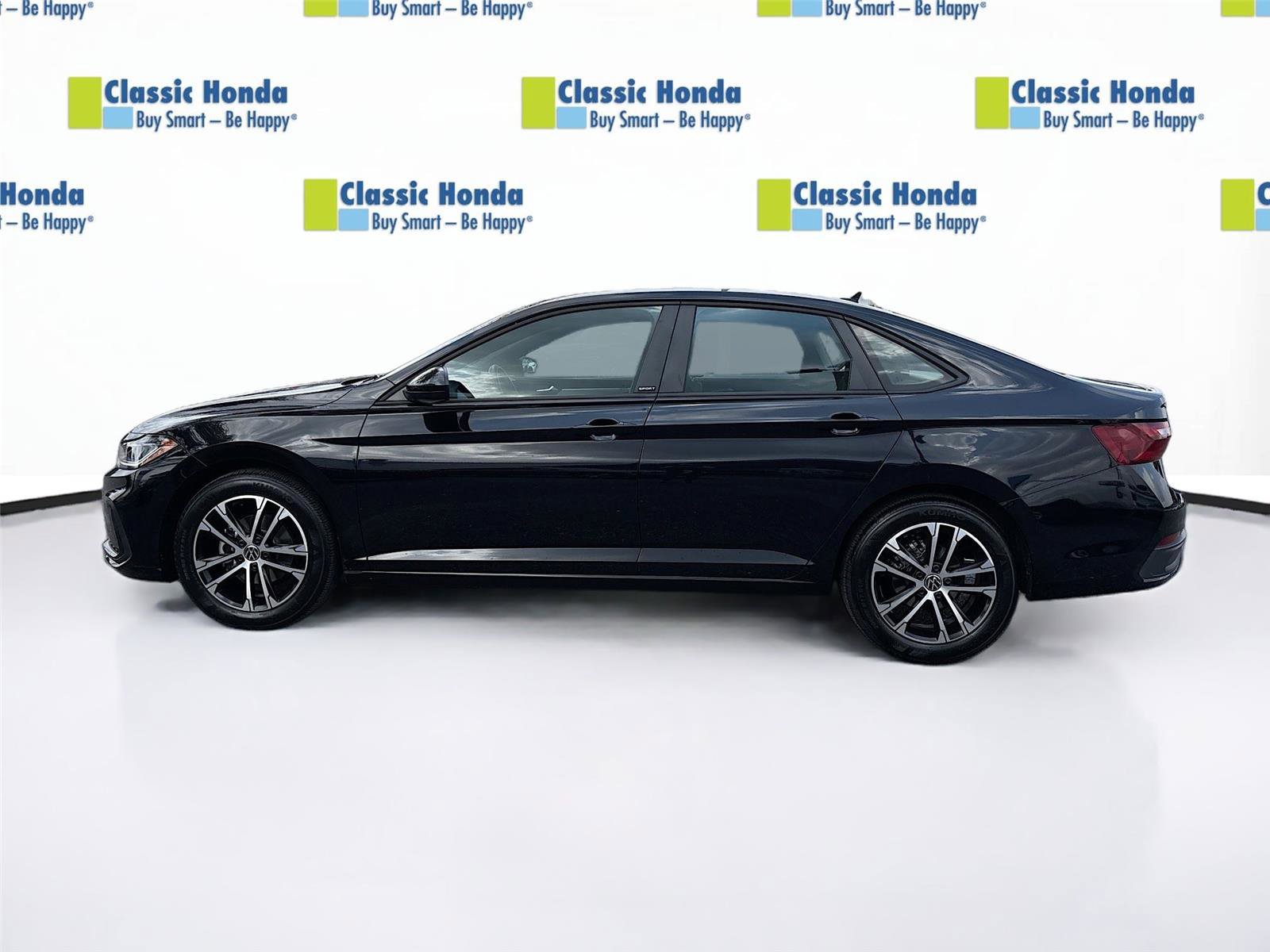 Used 2025 Volkswagen Jetta Sport FWD image 4