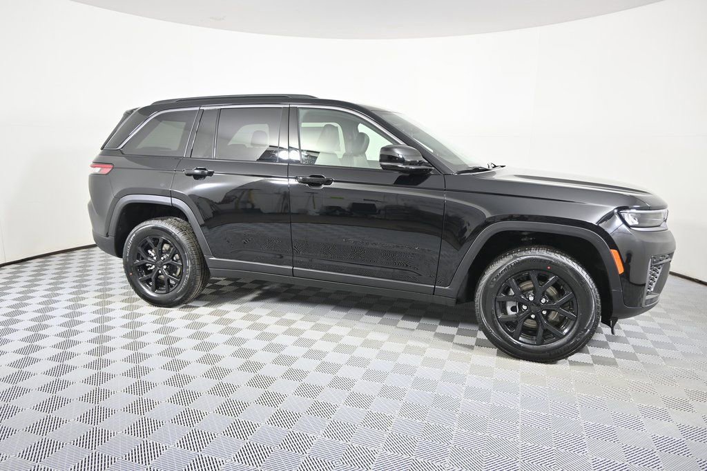 New 2026 Jeep Grand Cherokee Laredo image 8