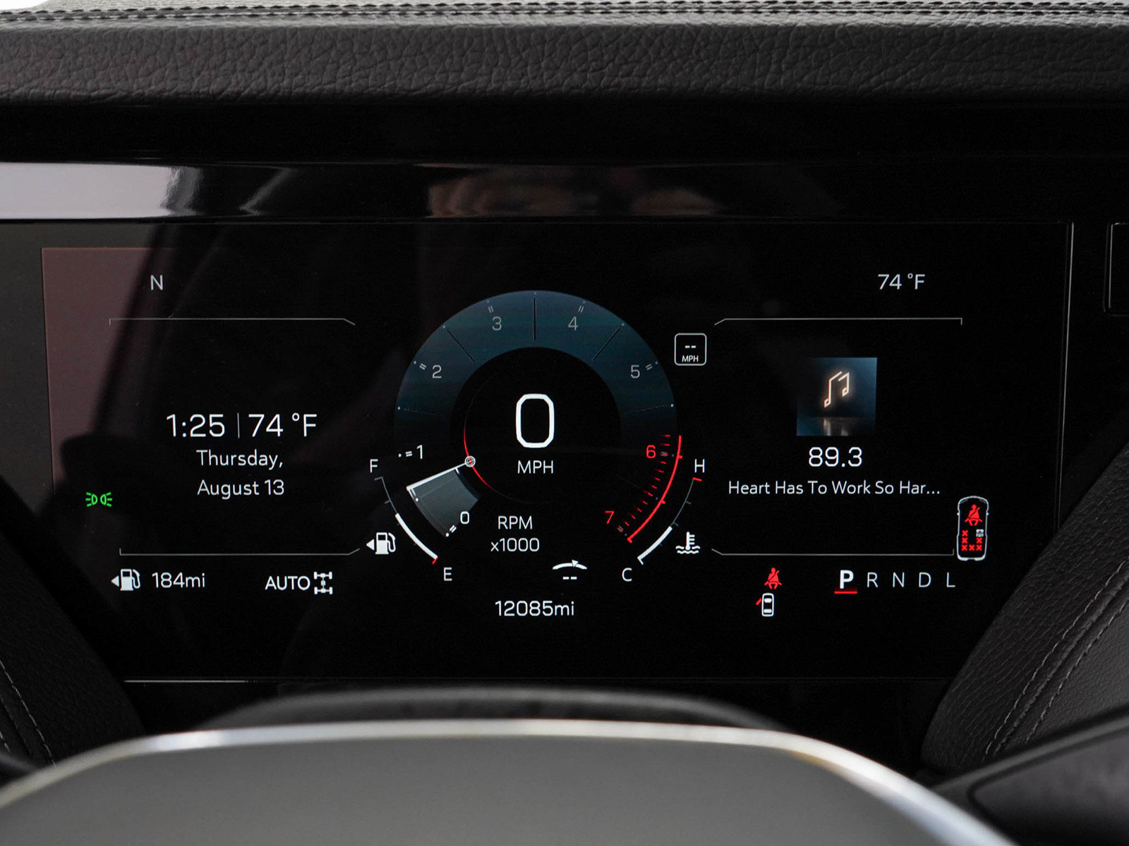 Used 2025 GMC Yukon Denali w/ Sun & Power Step Package AWD/4WD image 28