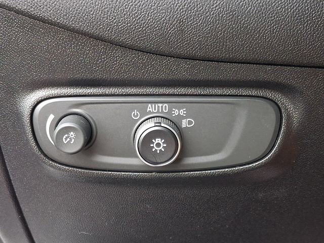 Used 2018 Chevrolet Equinox LS FWD image 23
