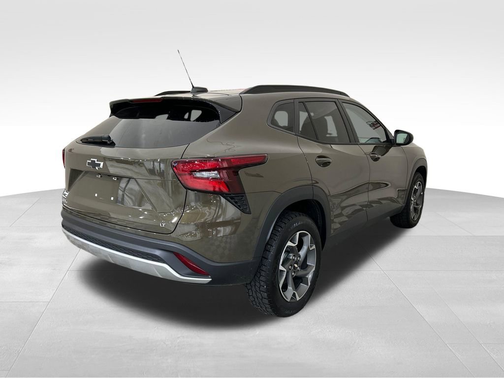 Used 2024 Chevrolet Trax LT w/ Sunroof Package FWD image 5