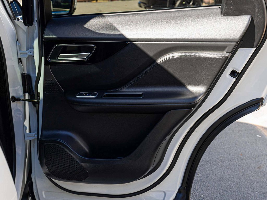 Used 2020 Jaguar F-PACE Premium image 13