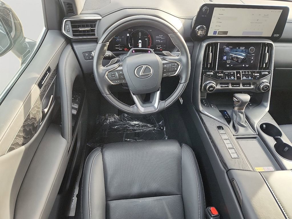 Used 2025 Lexus LX 600 4WD w/ Luxury Package image 12